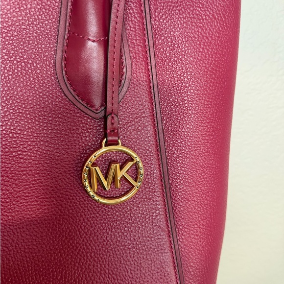 Michael Kors- Mae 100% Leather Tote Bag - Picture 7 of 11